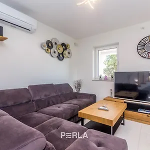 House Mirabelle With Pool Guest house
