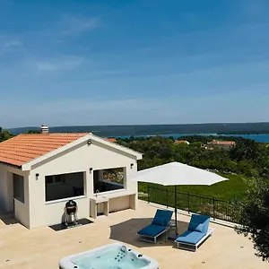 Lena, Nerezine, Mali Losinj Nerezine